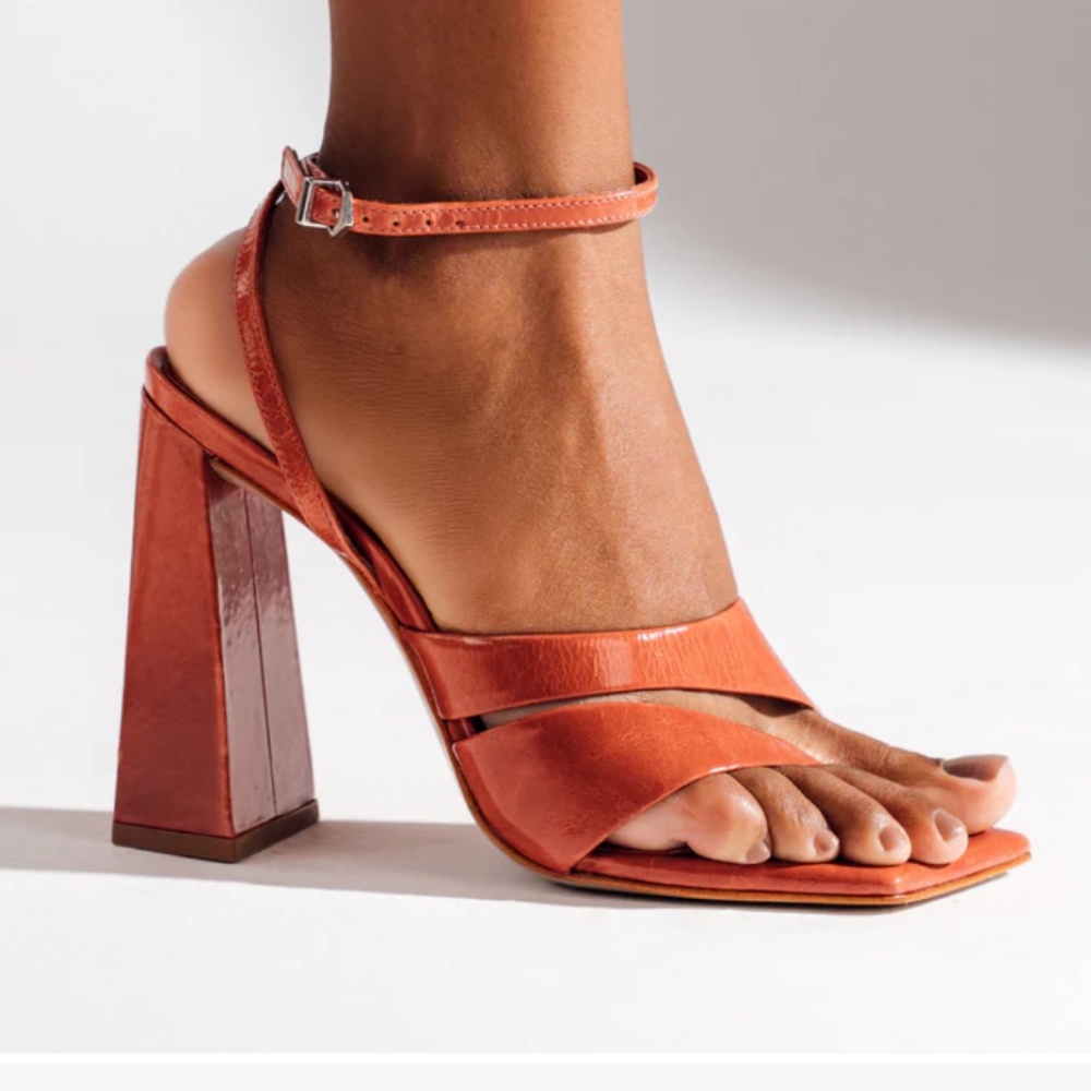 Schutz Madeline sandals Size 7